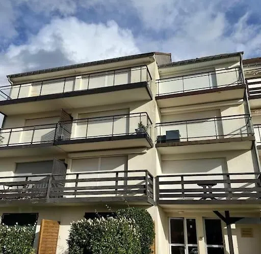 Duplex à 100m De La *