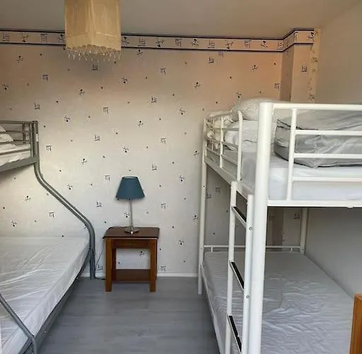 Duplex à 100m De La *